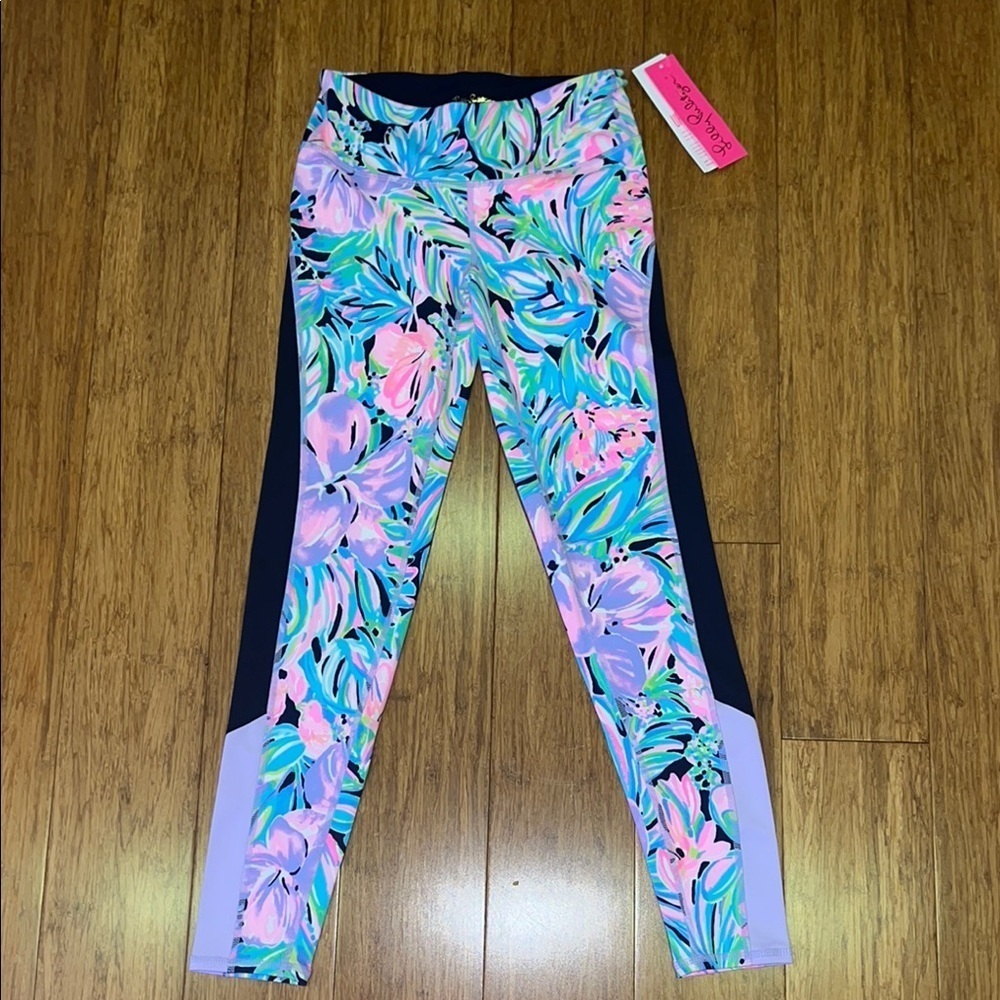 Lilly Pulitzer luxletic weekender legging UPS 50+ multi bermudaful size XS NWT - Picture 2 of 9